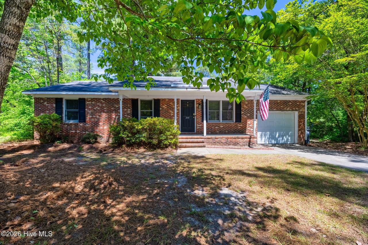 200 Sandhills Circle - Photo 1