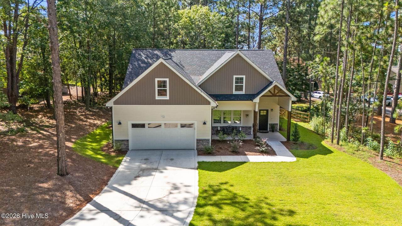 102 Dartmoor Lane - Photo 1