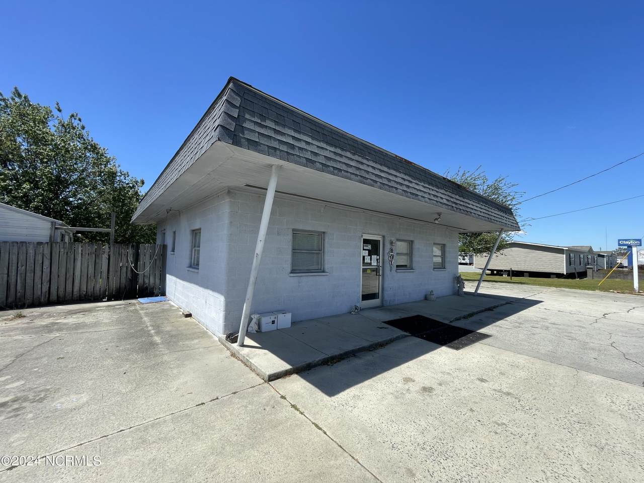 804 Southeast Boulevard - Photo 1