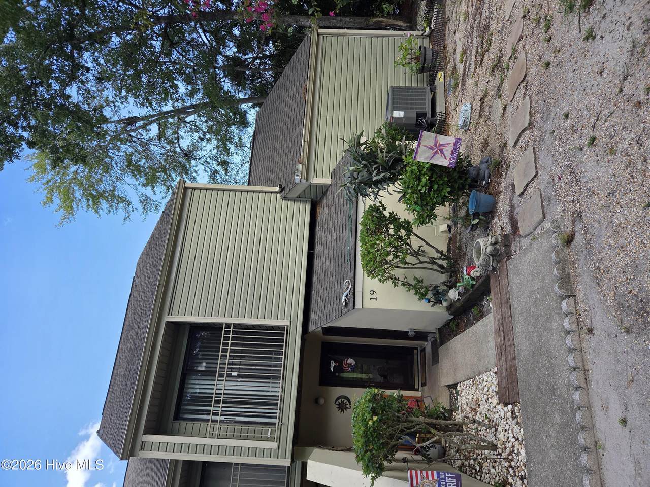 19 Gate 1 - Photo 1