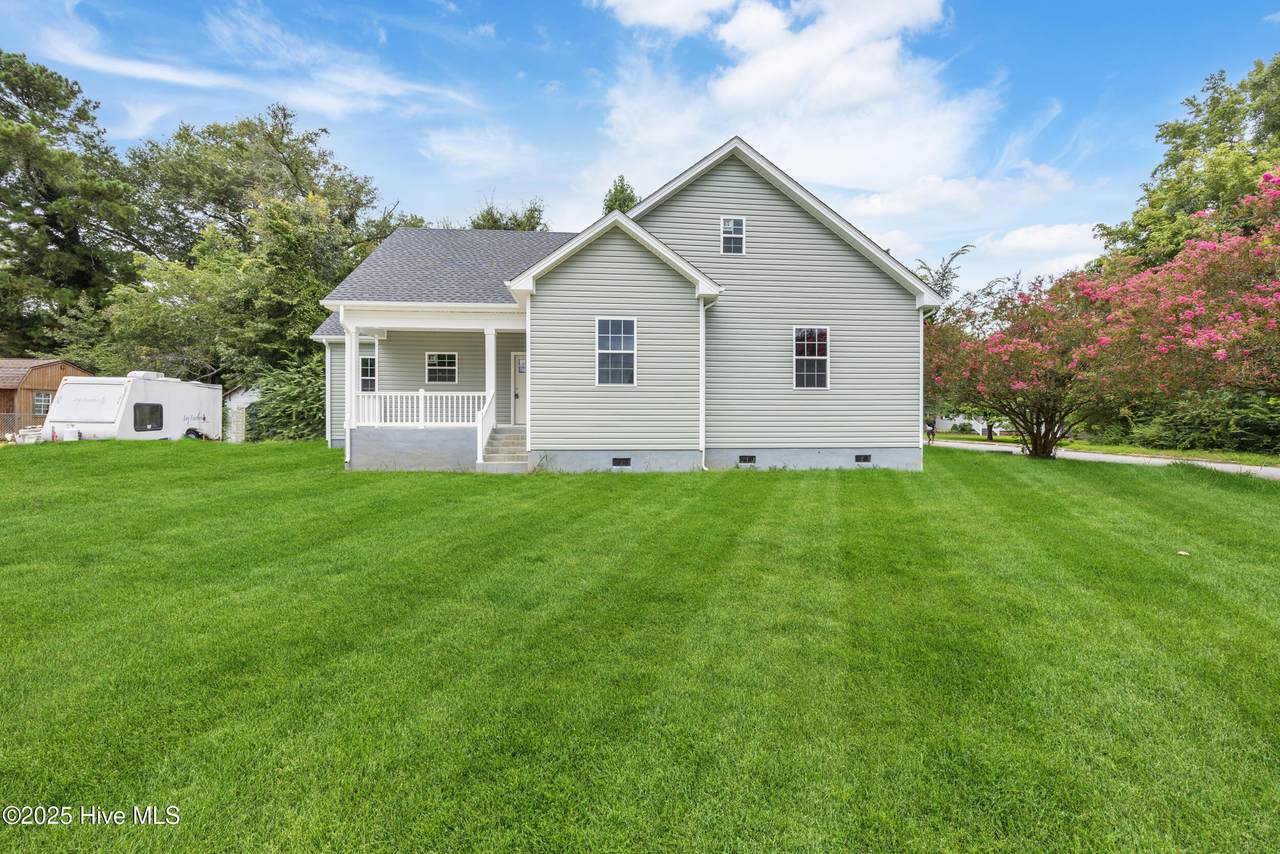207 Saunders Street - Photo 1