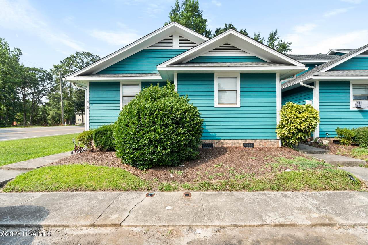 10167 Creekside Drive - Photo 1