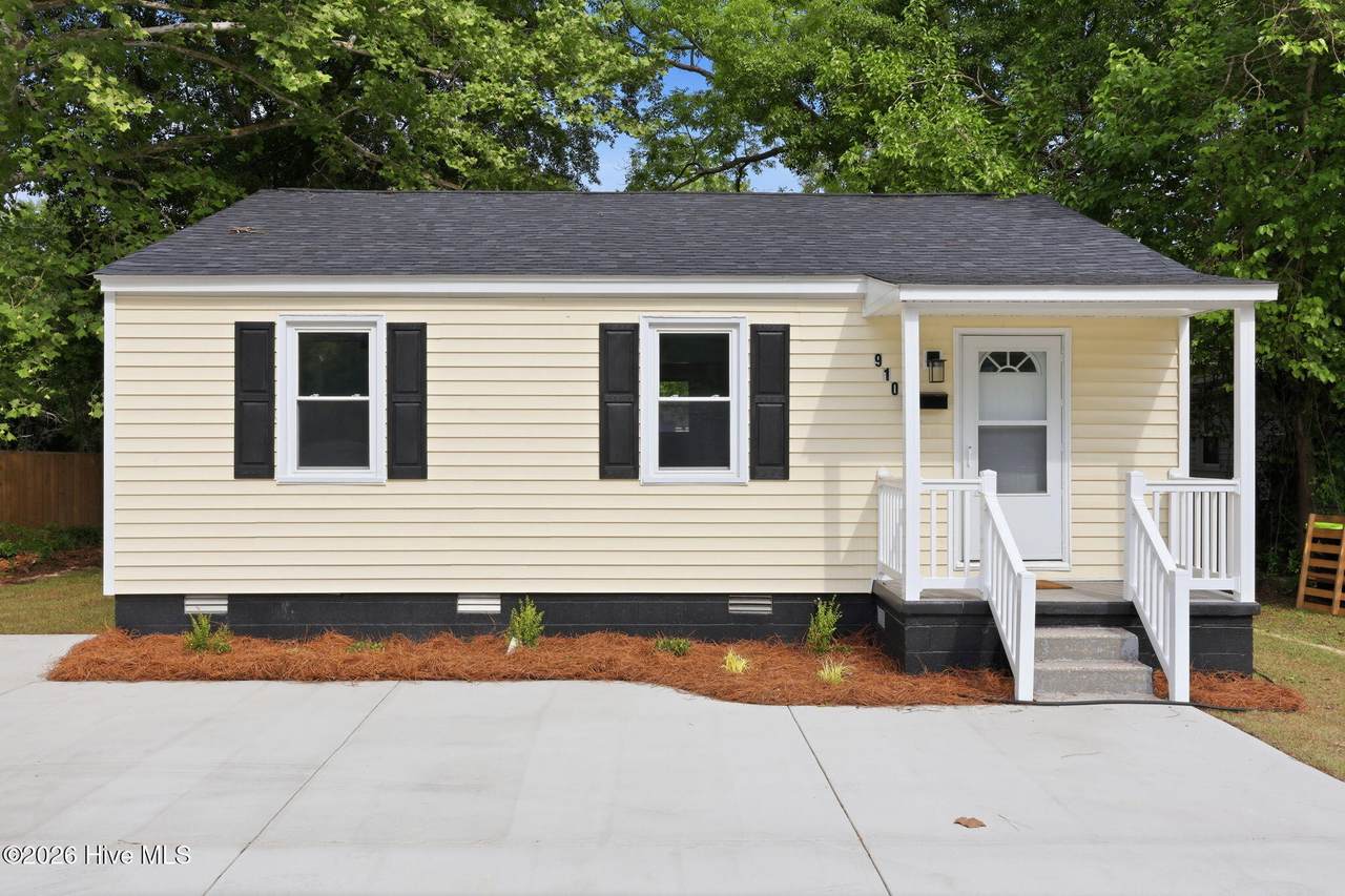 910 Simmons Street - Photo 1