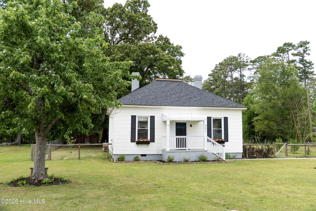 902 Jenkins Avenue - Photo 1