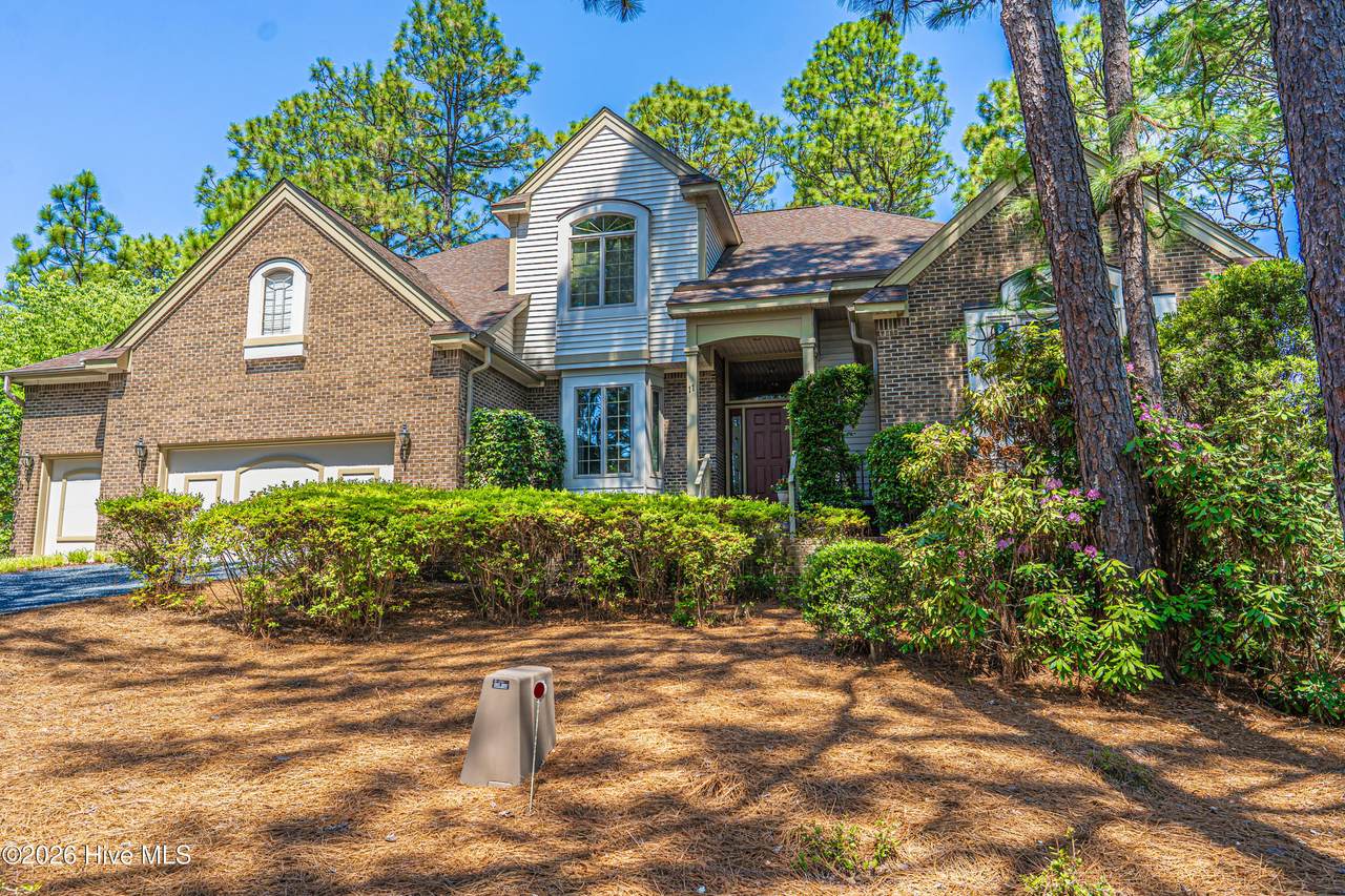 11 Squires Lane - Photo 1