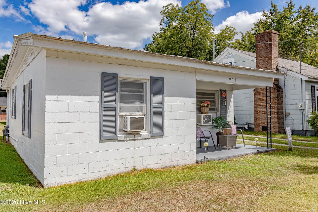 907 4th Street - Photo 1
