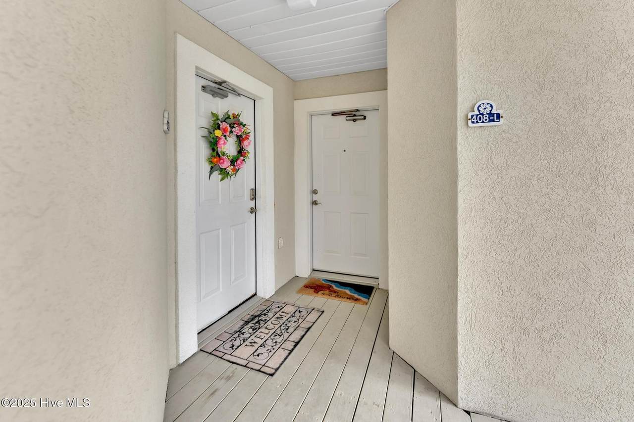 908 Resort Circle - Photo 1