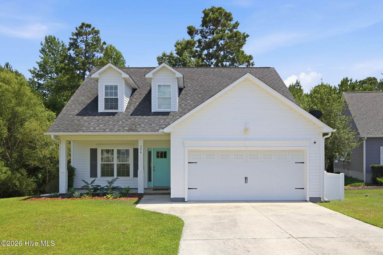 306 Oak Ridge Court - Photo 1