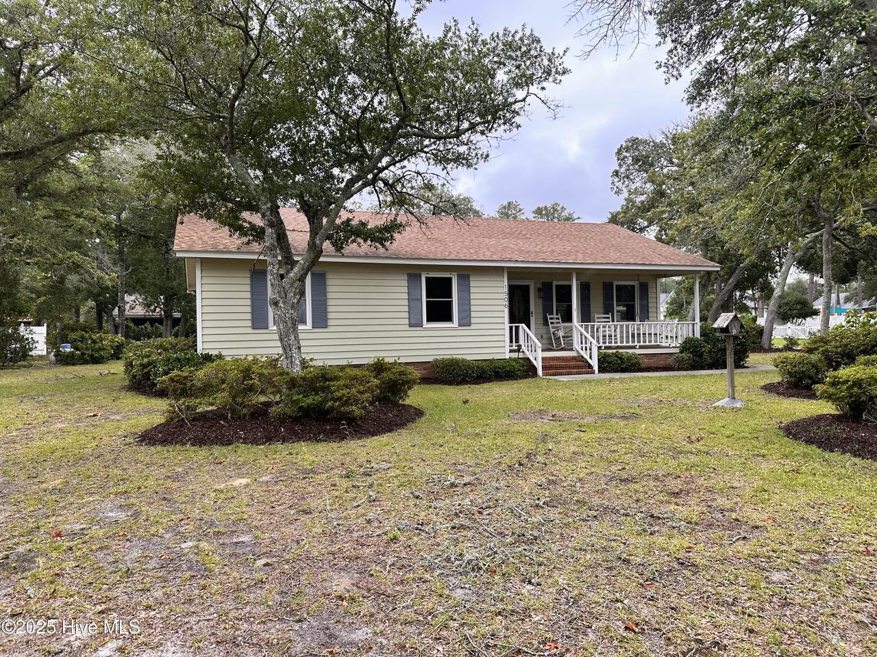 1506 Oak Island Drive - Photo 1