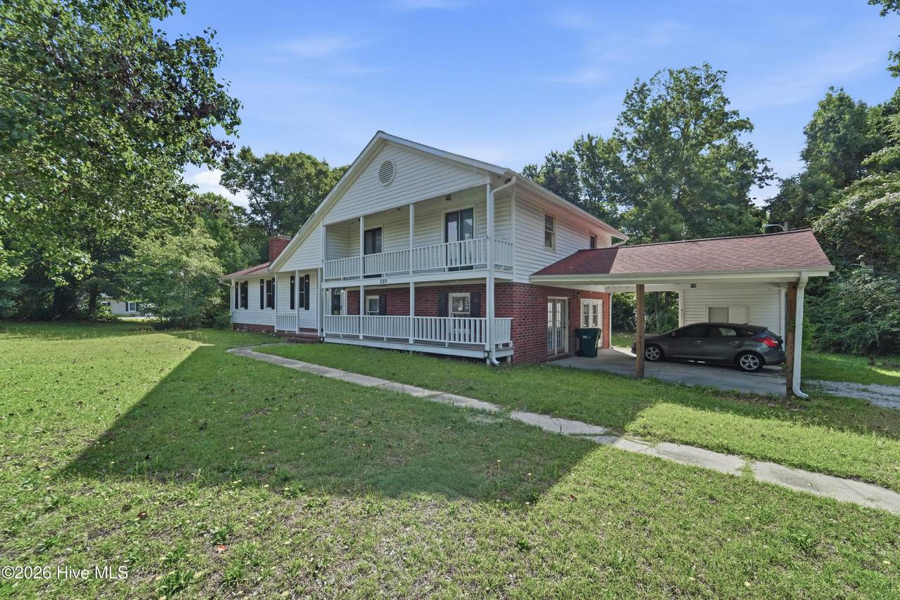 220 Edgewood Drive - Photo 1