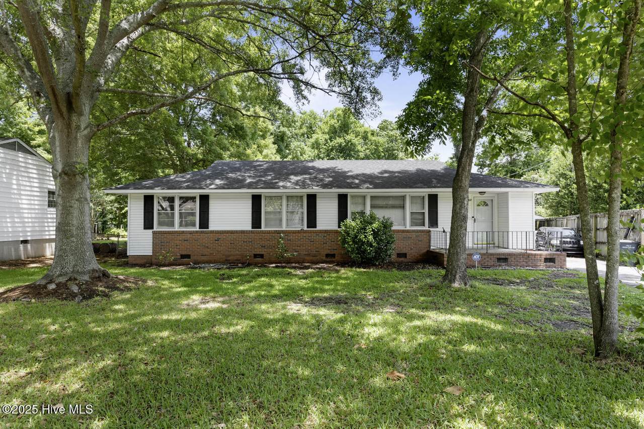 407 Hickory Court - Photo 1