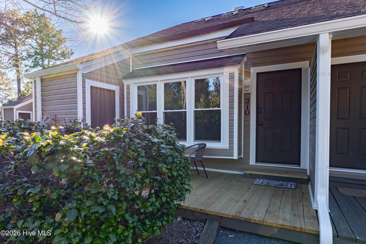 17 Foxfire Boulevard - Photo 1