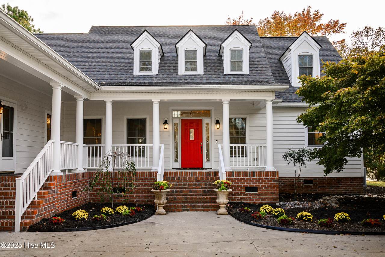 198 Knowles Landing - Photo 1