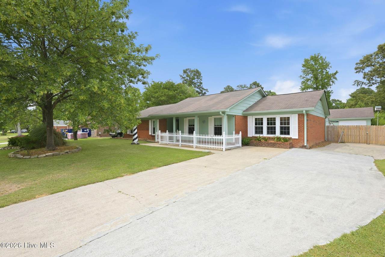 913 Colony Drive - Photo 1
