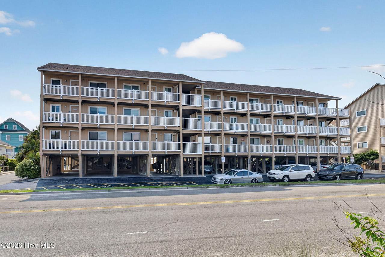 1101 Lake Park Boulevard - Photo 1