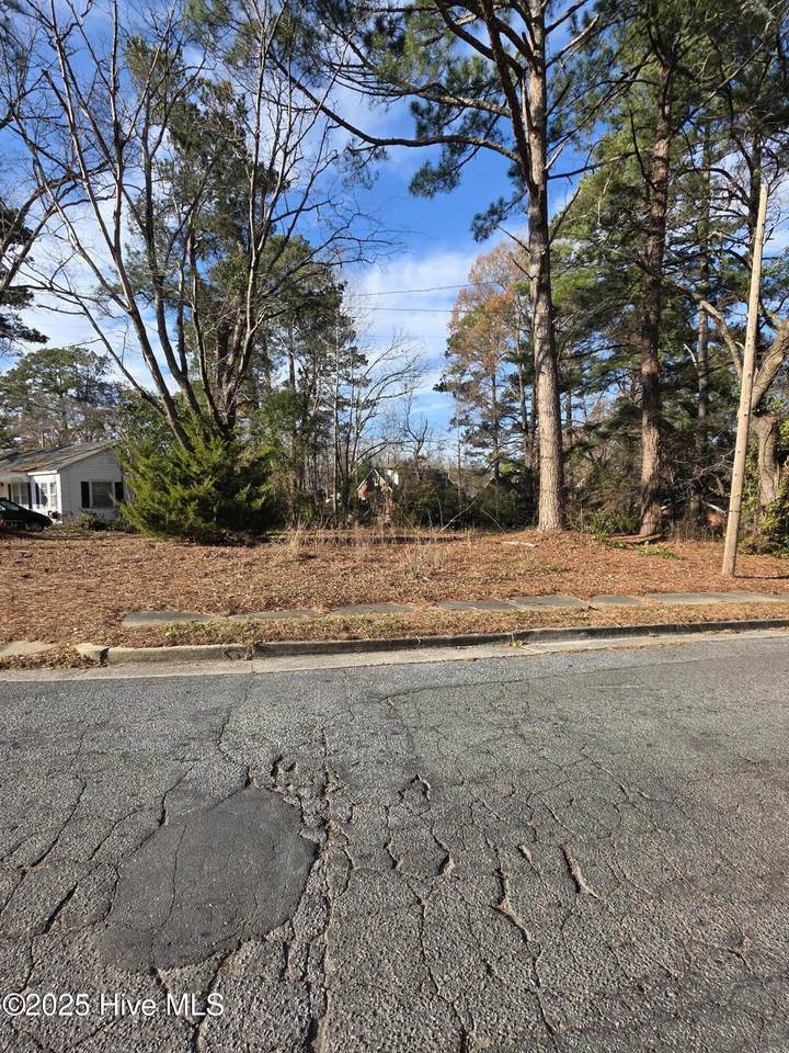 404 Summit Avenue - Photo 1