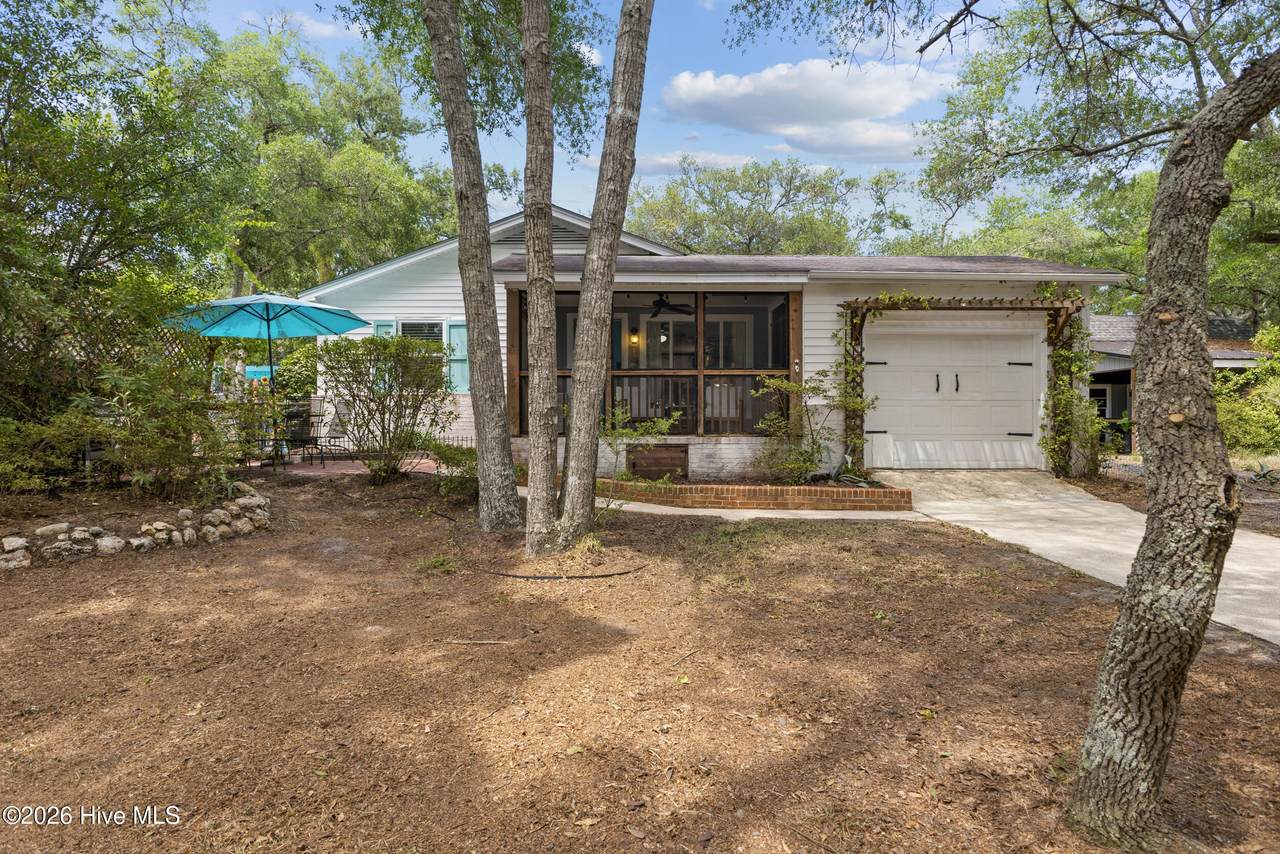 2606 Oak Island Drive - Photo 1