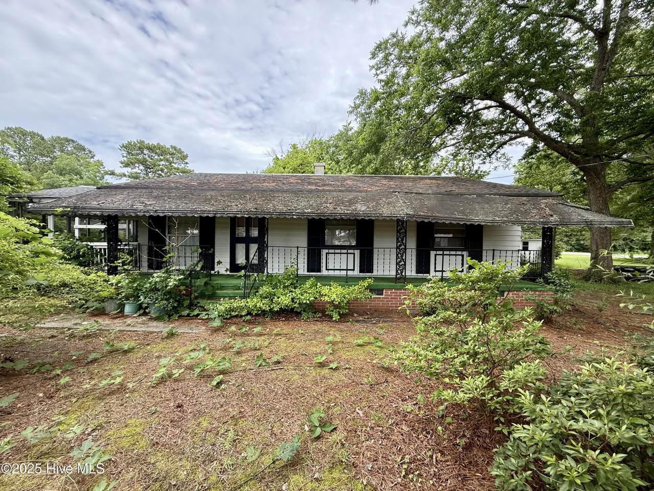 302 Mae Street - Photo 1