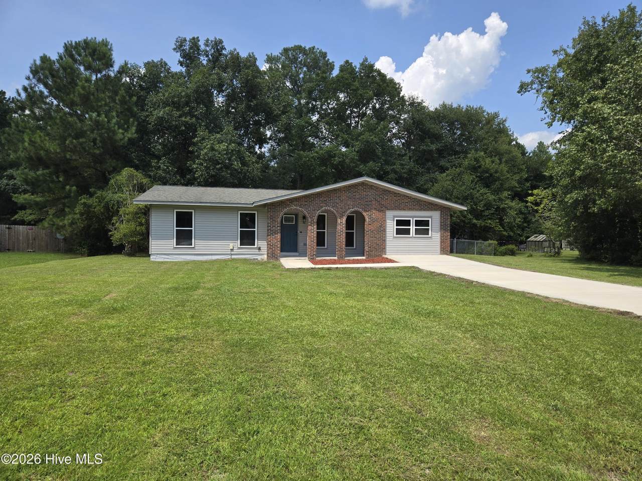 319 Pinewood Court - Photo 1