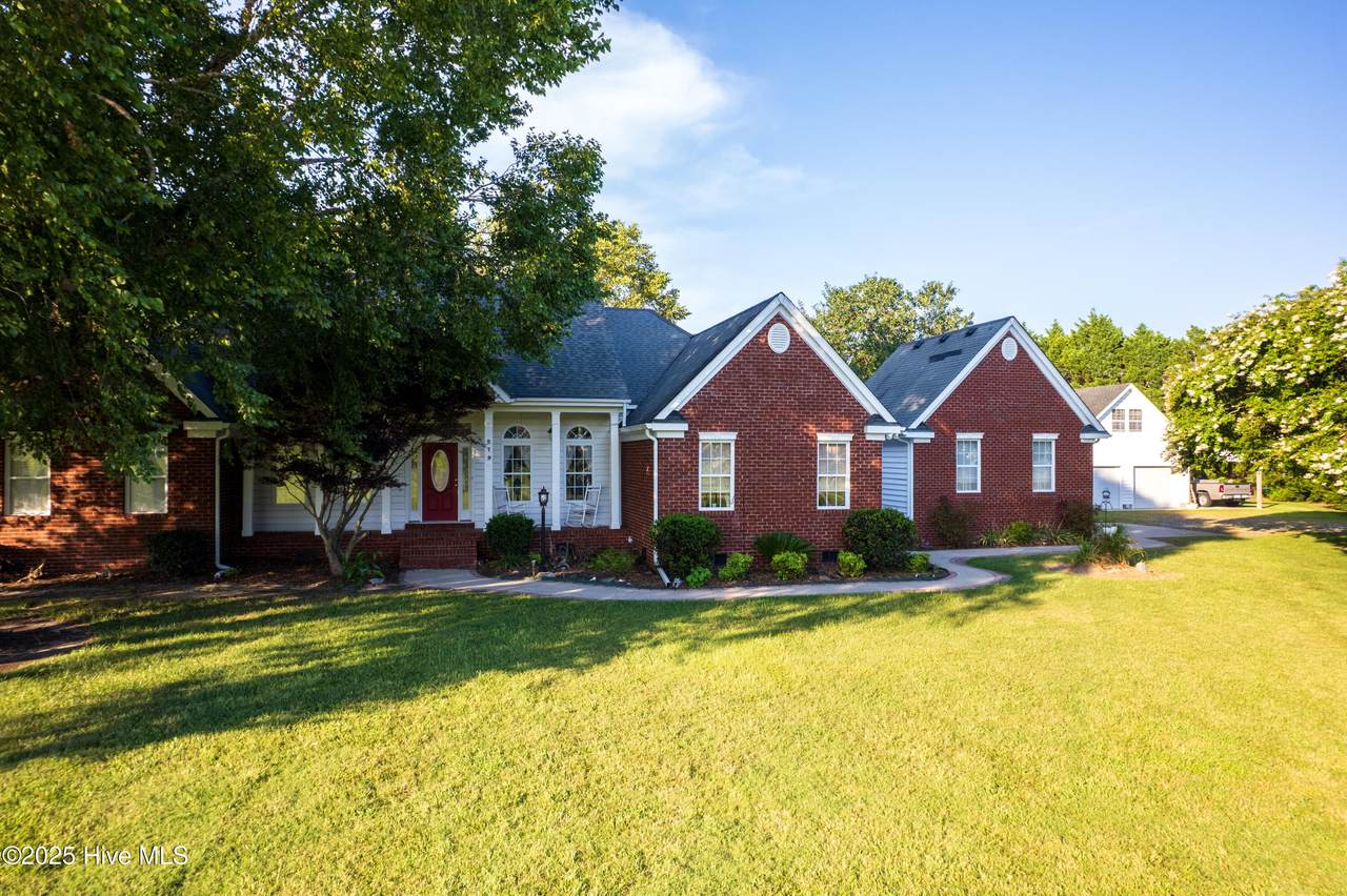 219 Ambrose Lane - Photo 1