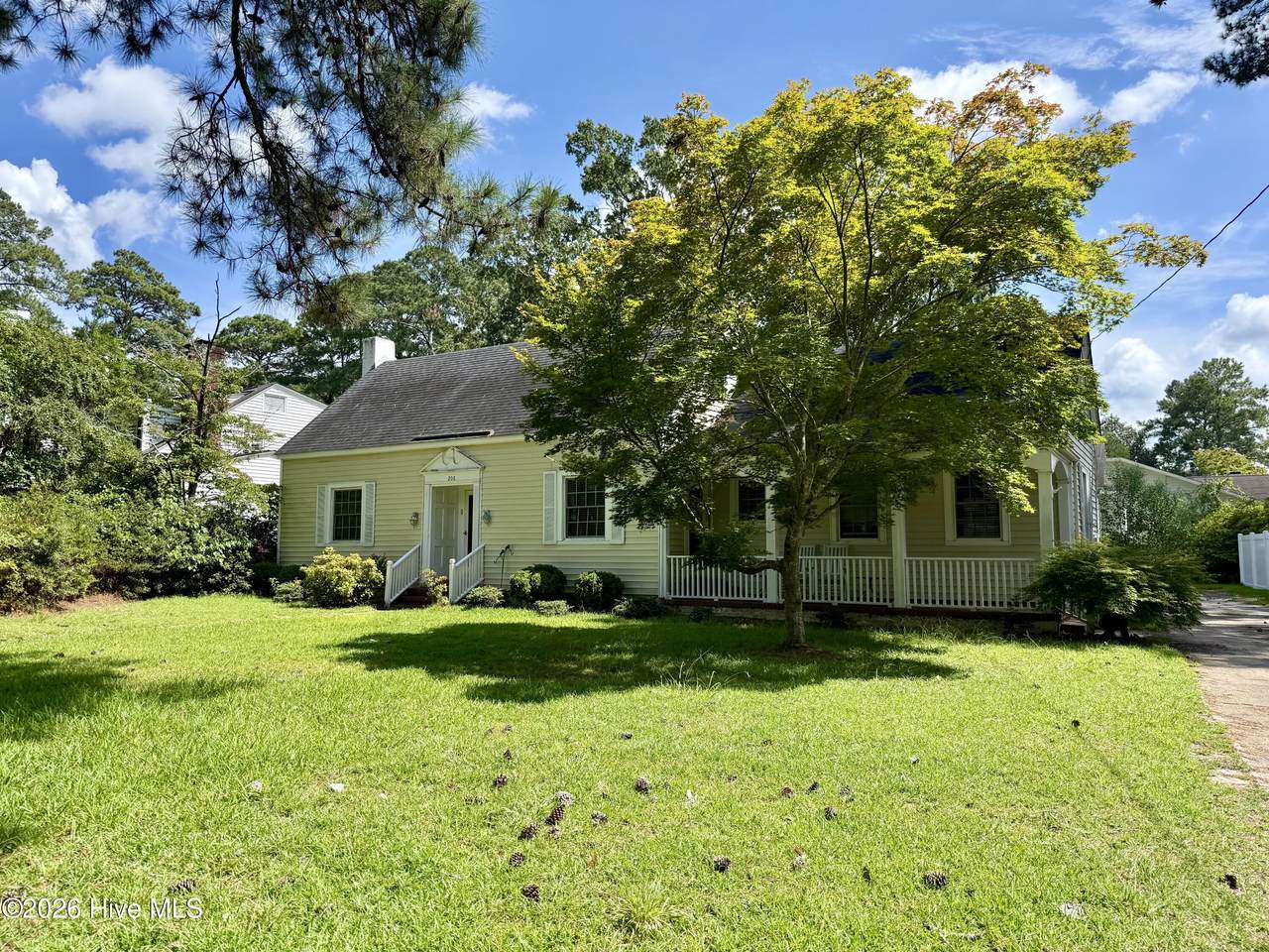 208 Crescent Drive - Photo 1