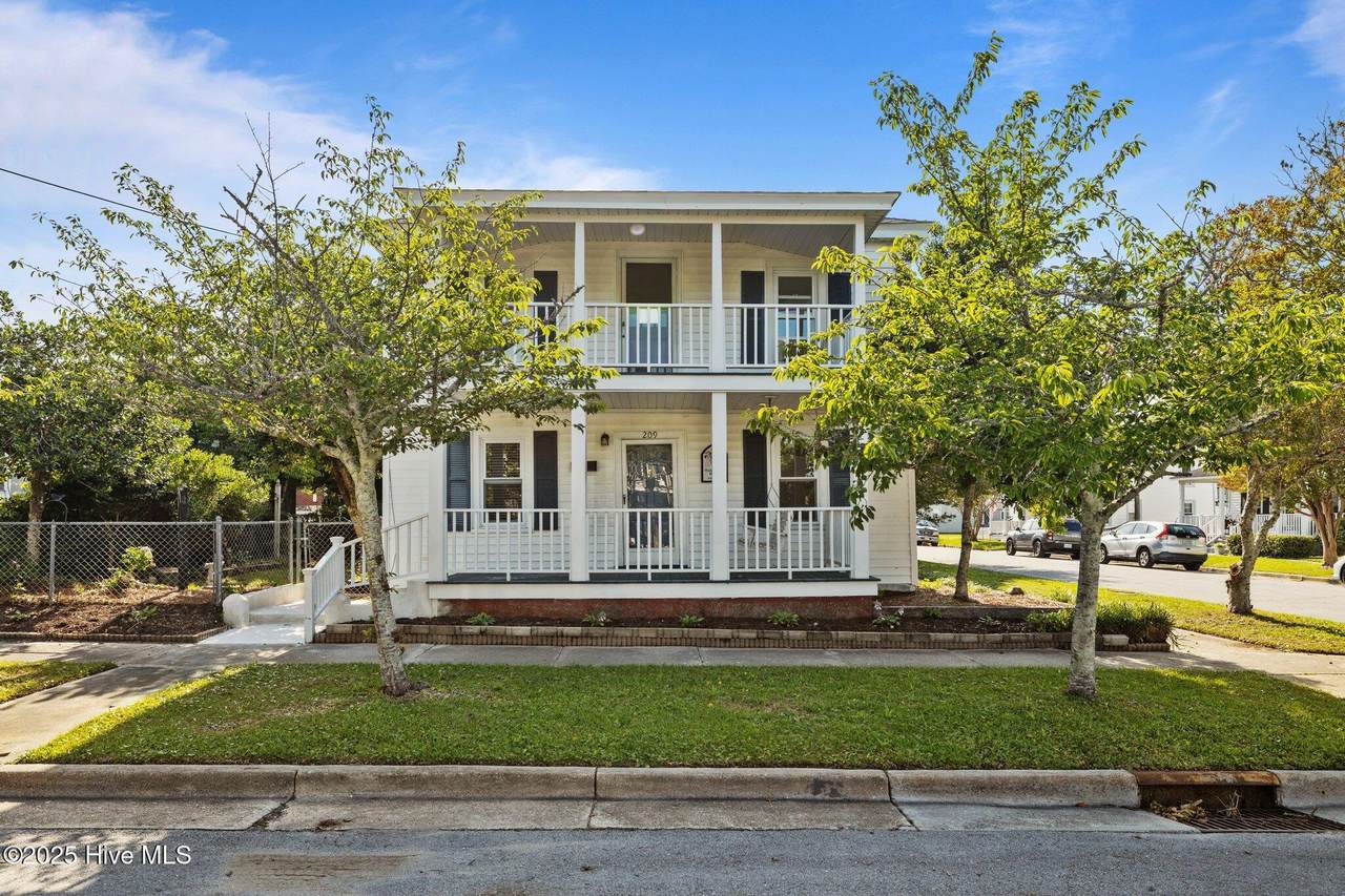 209 8th Street - Photo 1