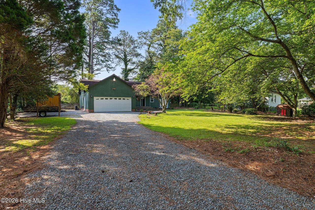 126 Leslie Road - Photo 1