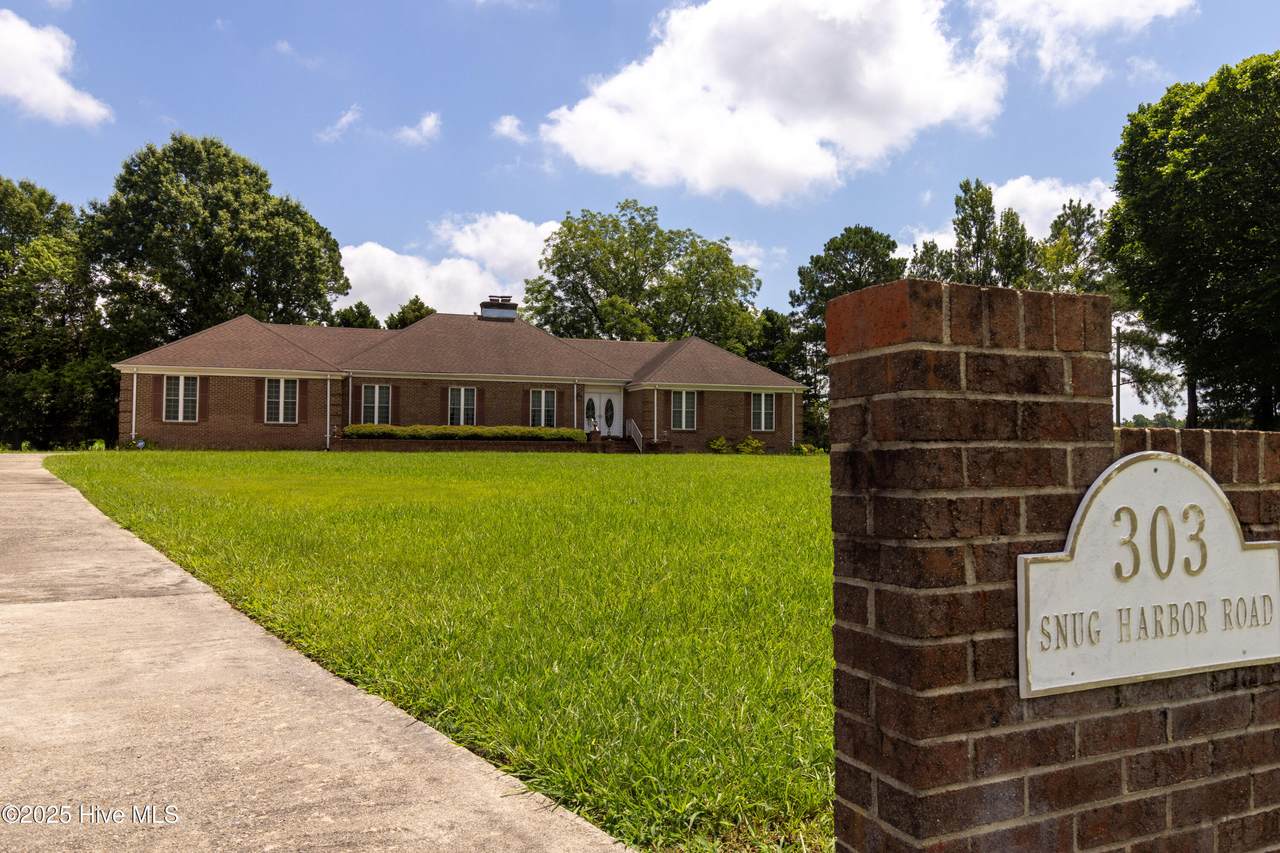 303 Snug Harbor Road - Photo 1