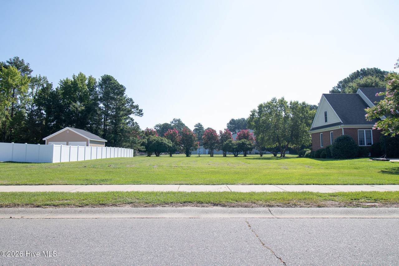 167 Turnberry - Photo 1
