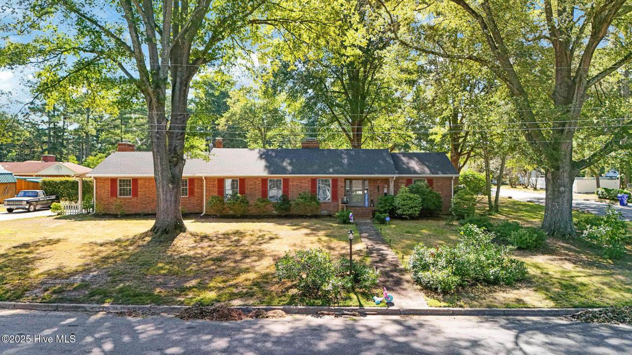 321 Circle Drive - Photo 1