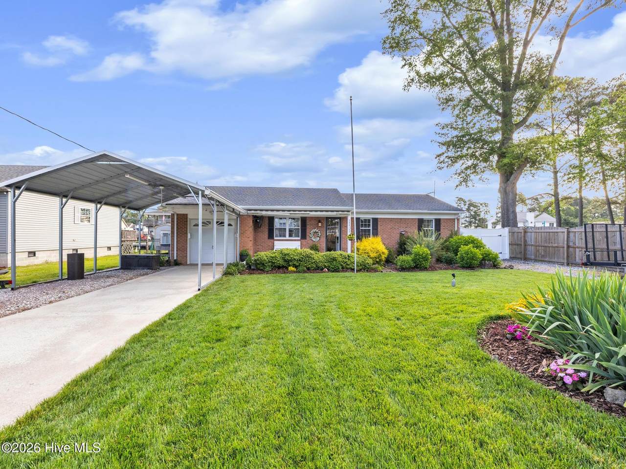 106 Pike Street - Photo 1