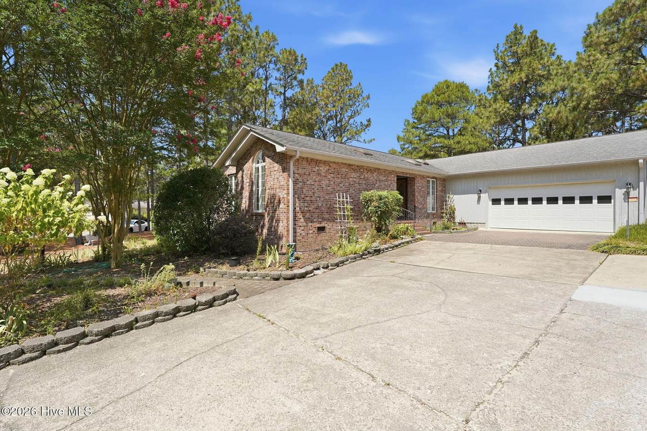 117 Sandham Court - Photo 1