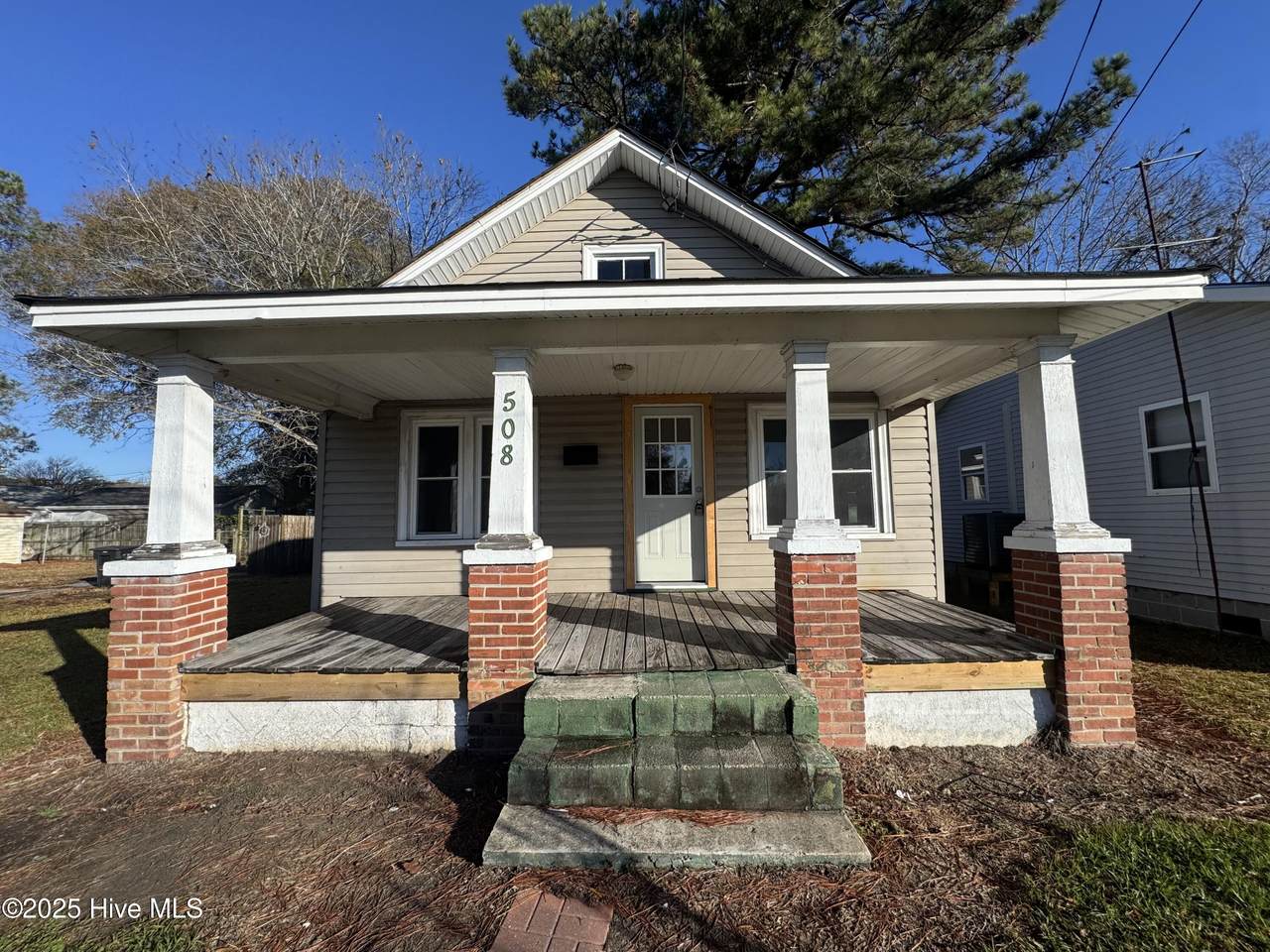 508 Bank Street - Photo 1