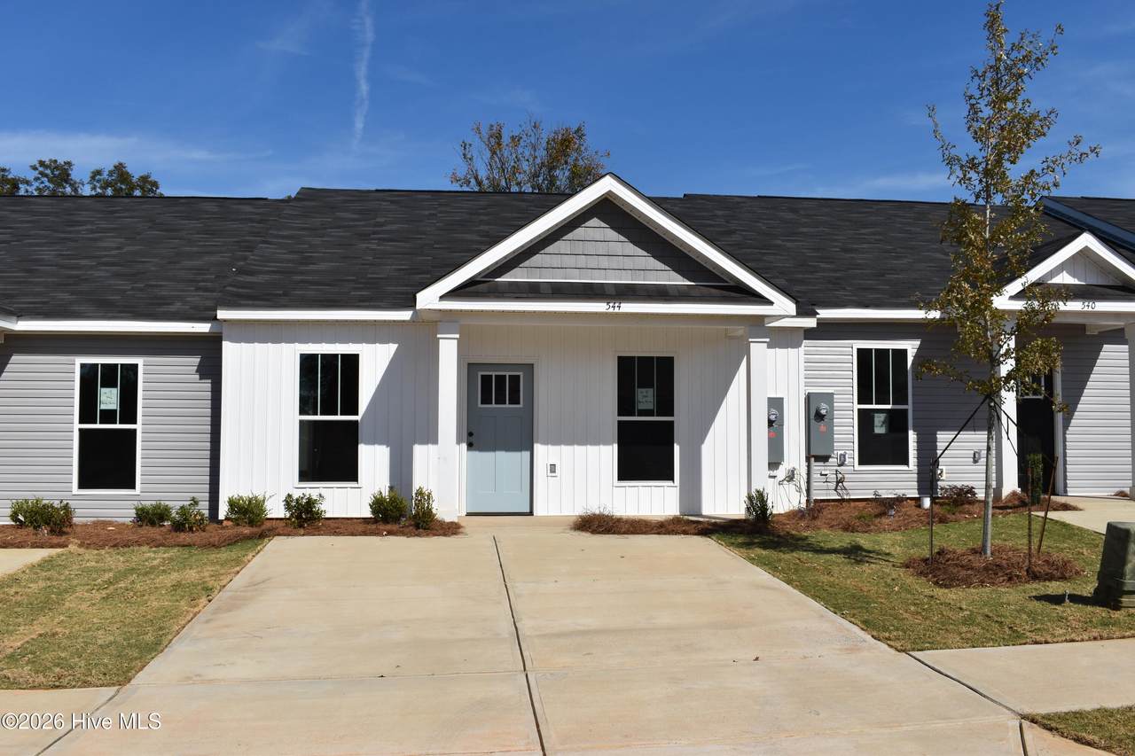 544 Hardy Point - Photo 1