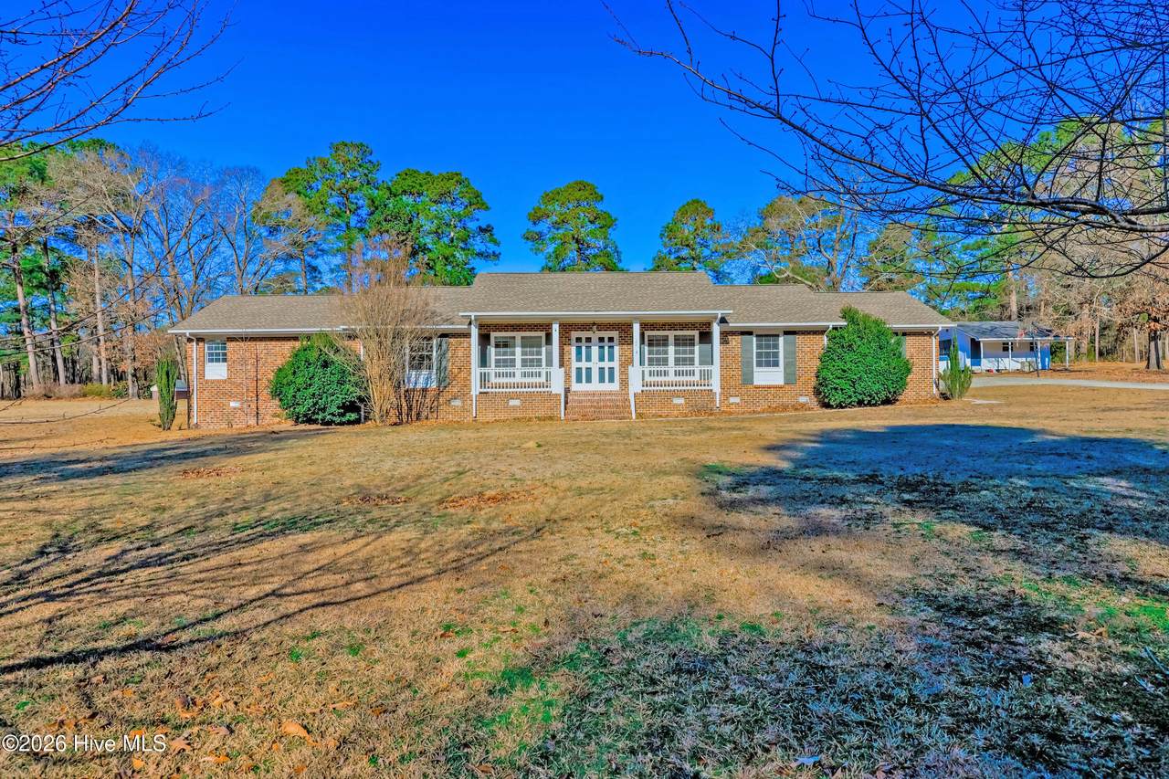 204 Country Club Road - Photo 1