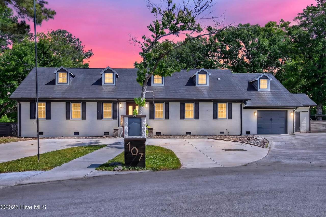 107 Boatswain Drive - Photo 1