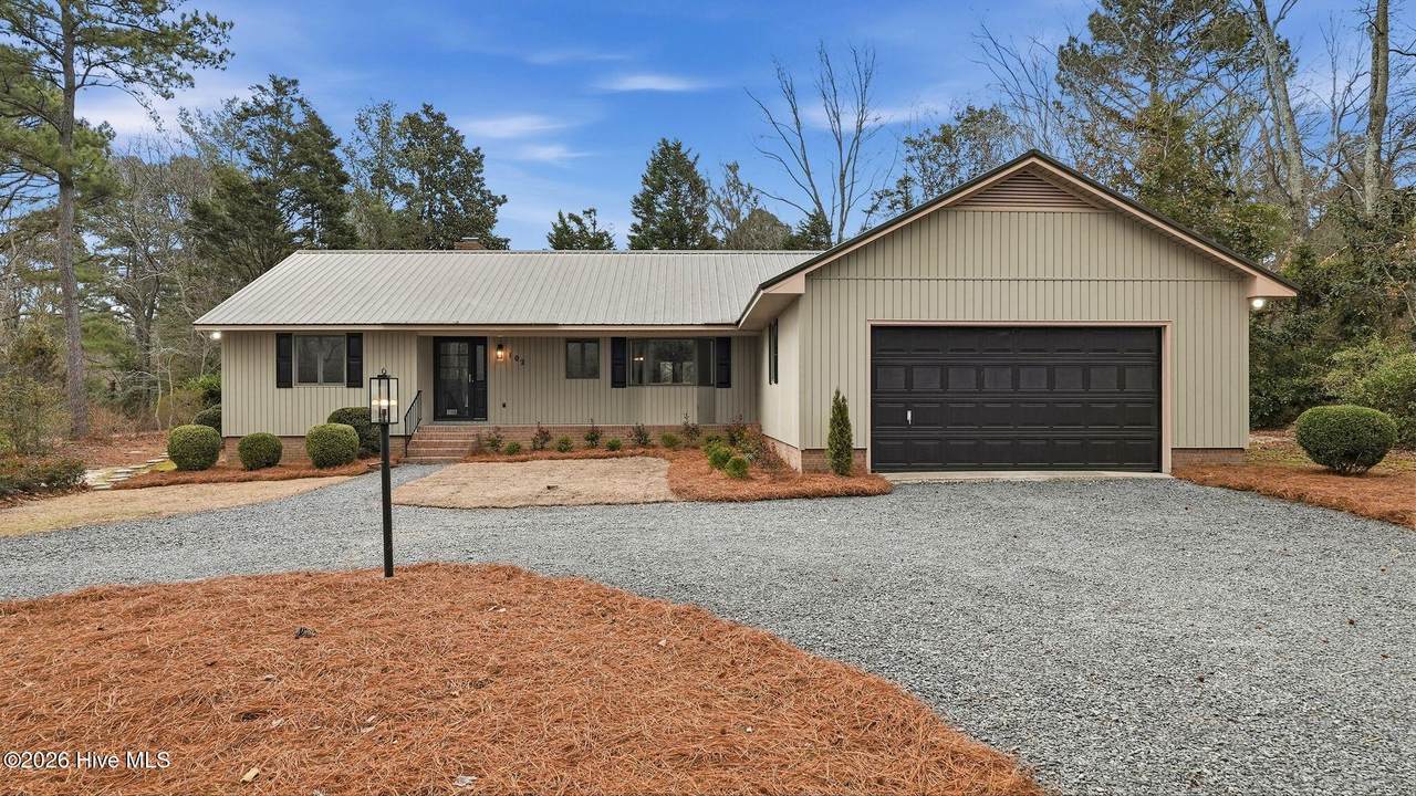 102 Scuppernong Court - Photo 1