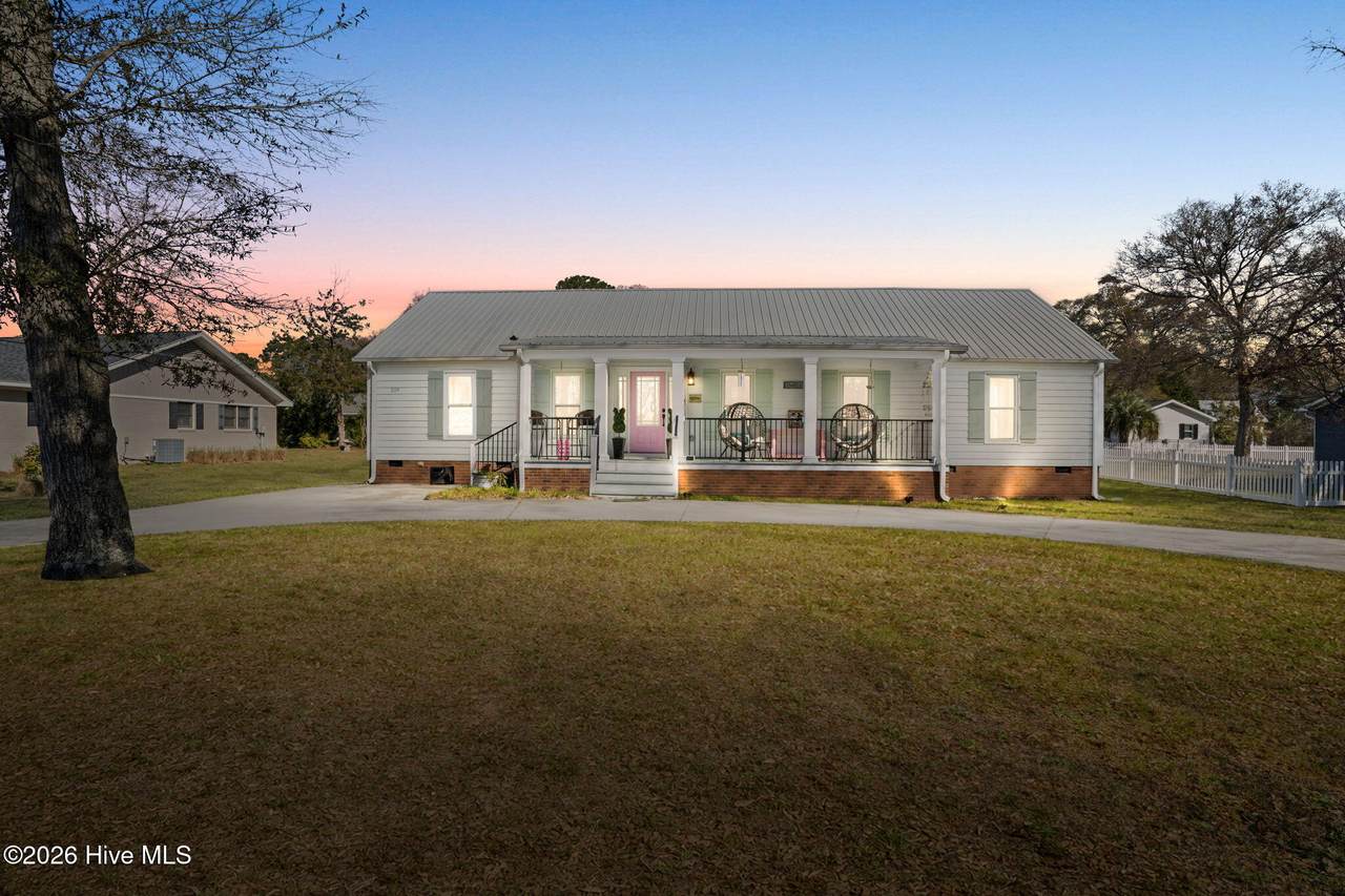 219 Shoreline Drive - Photo 1