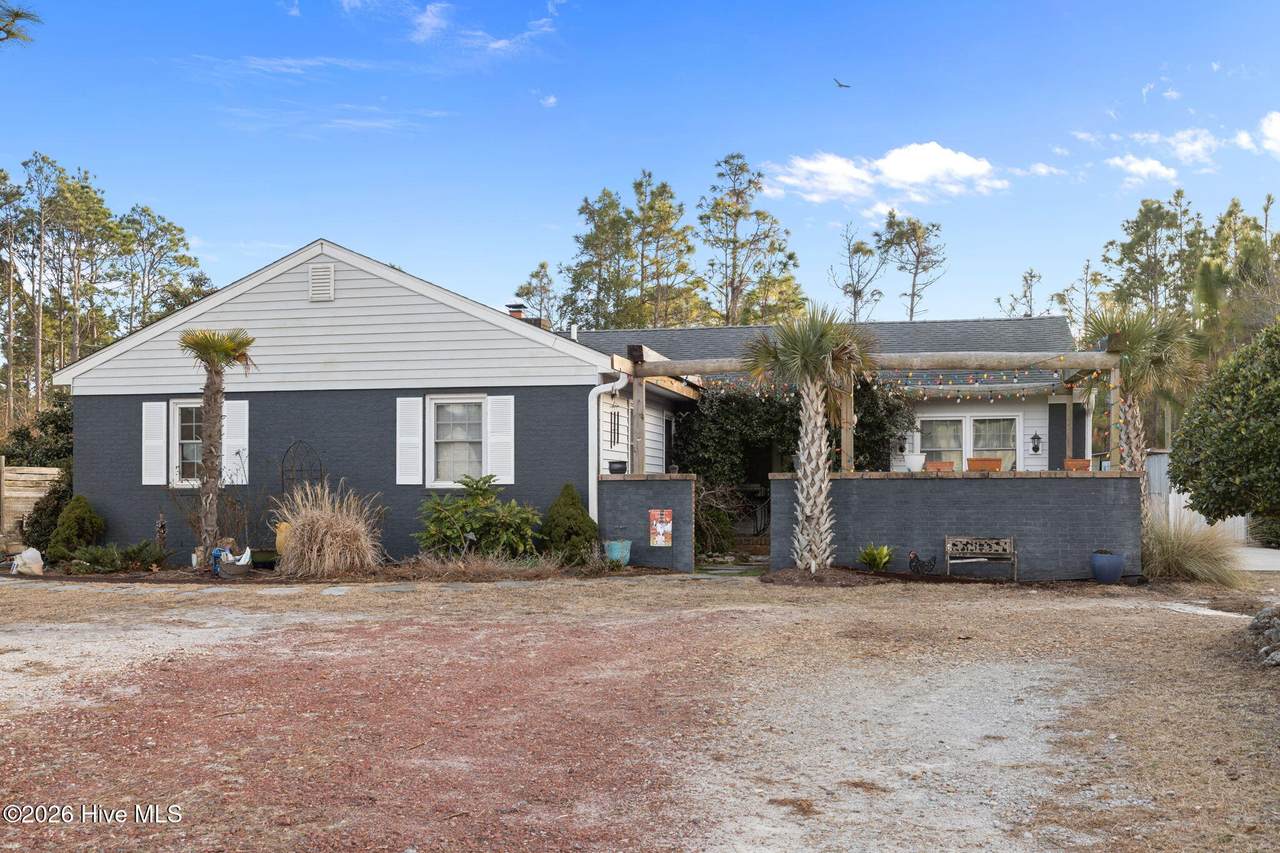 713 James Drive - Photo 1