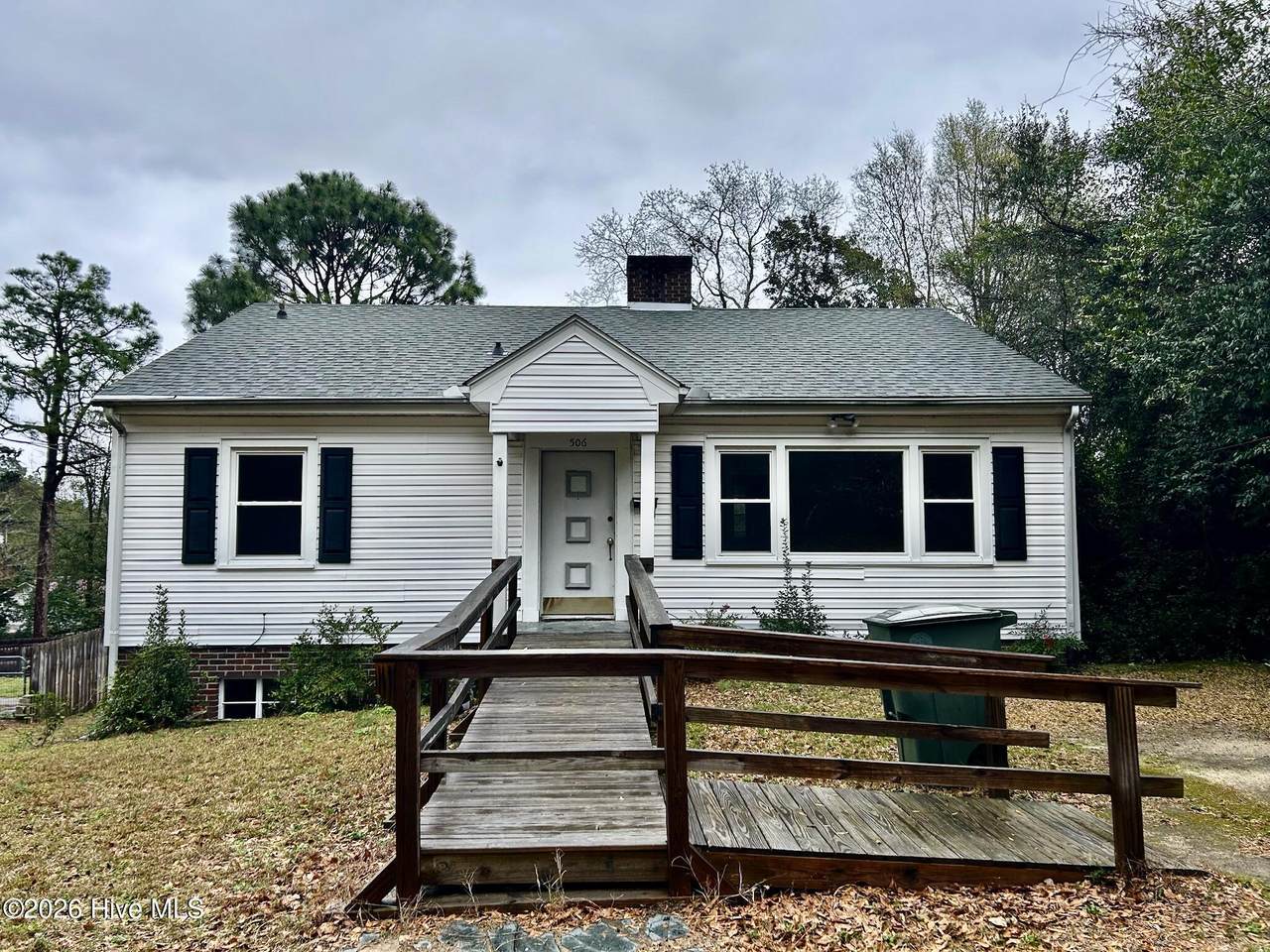 506 Minturn Avenue - Photo 1