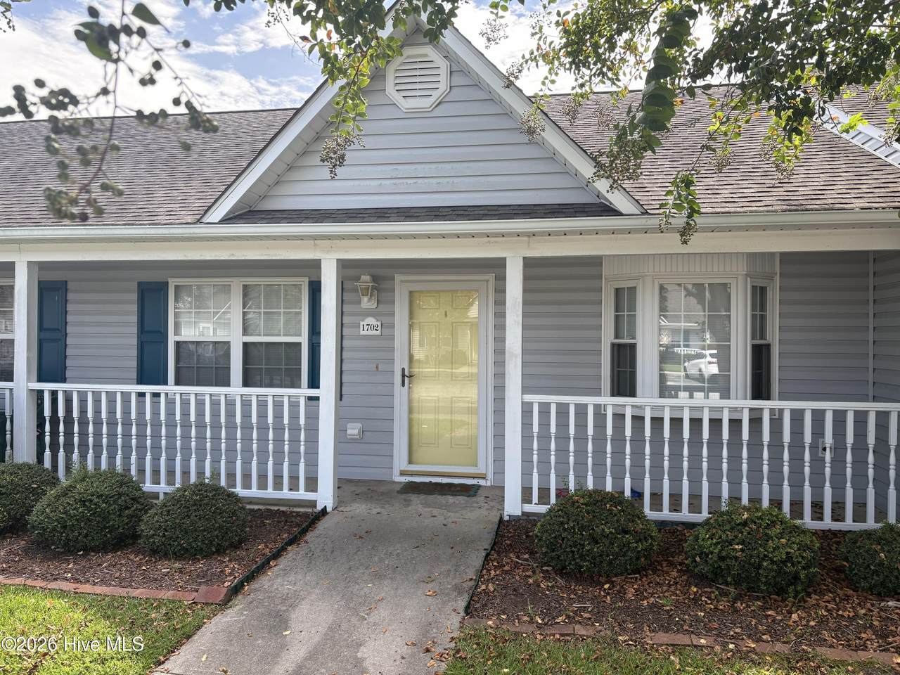 1702 Courtyard - Photo 1