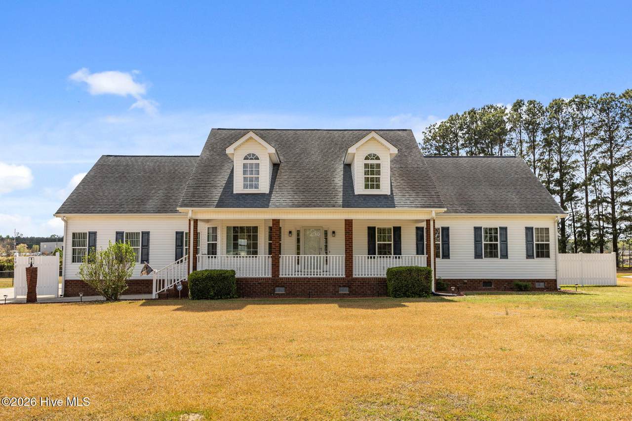 819 Badger Circle - Photo 1