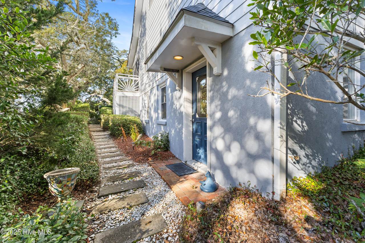 460 Anderson Boulevard - Photo 1