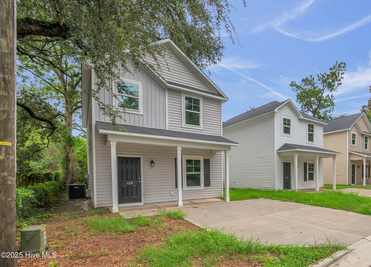 468 Maides Avenue - Photo 1