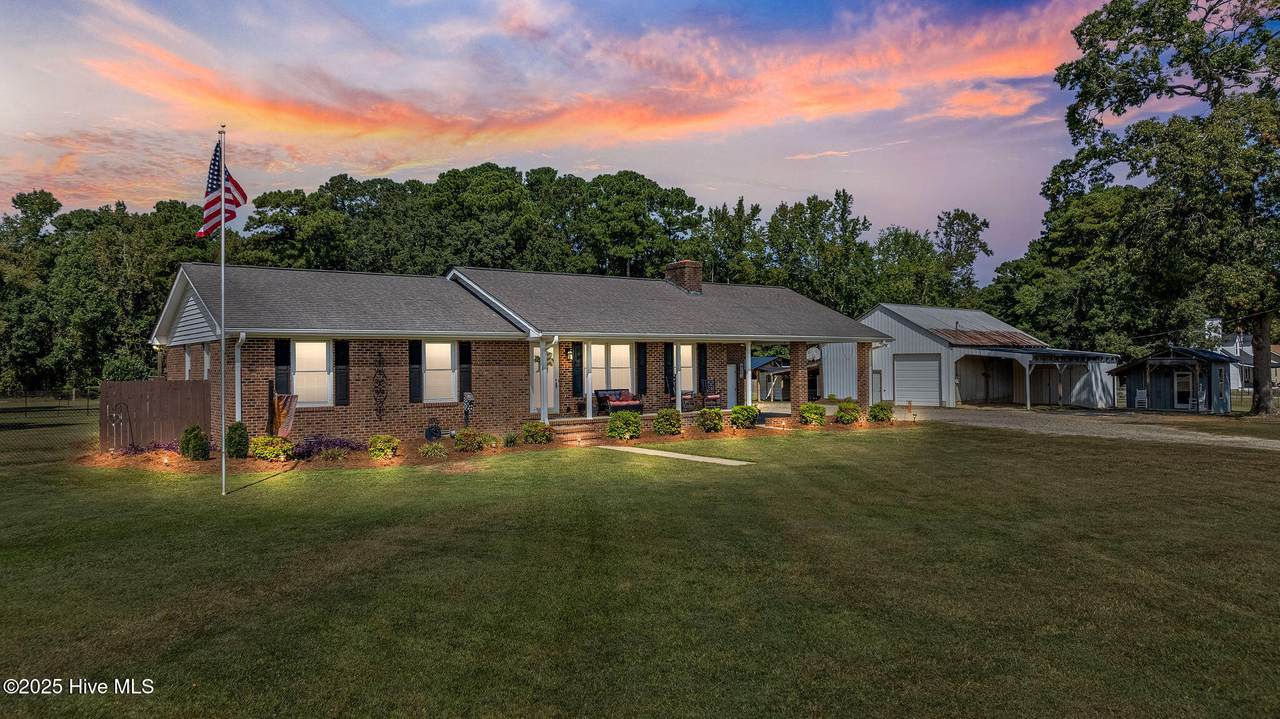 175 Leslie Road - Photo 1