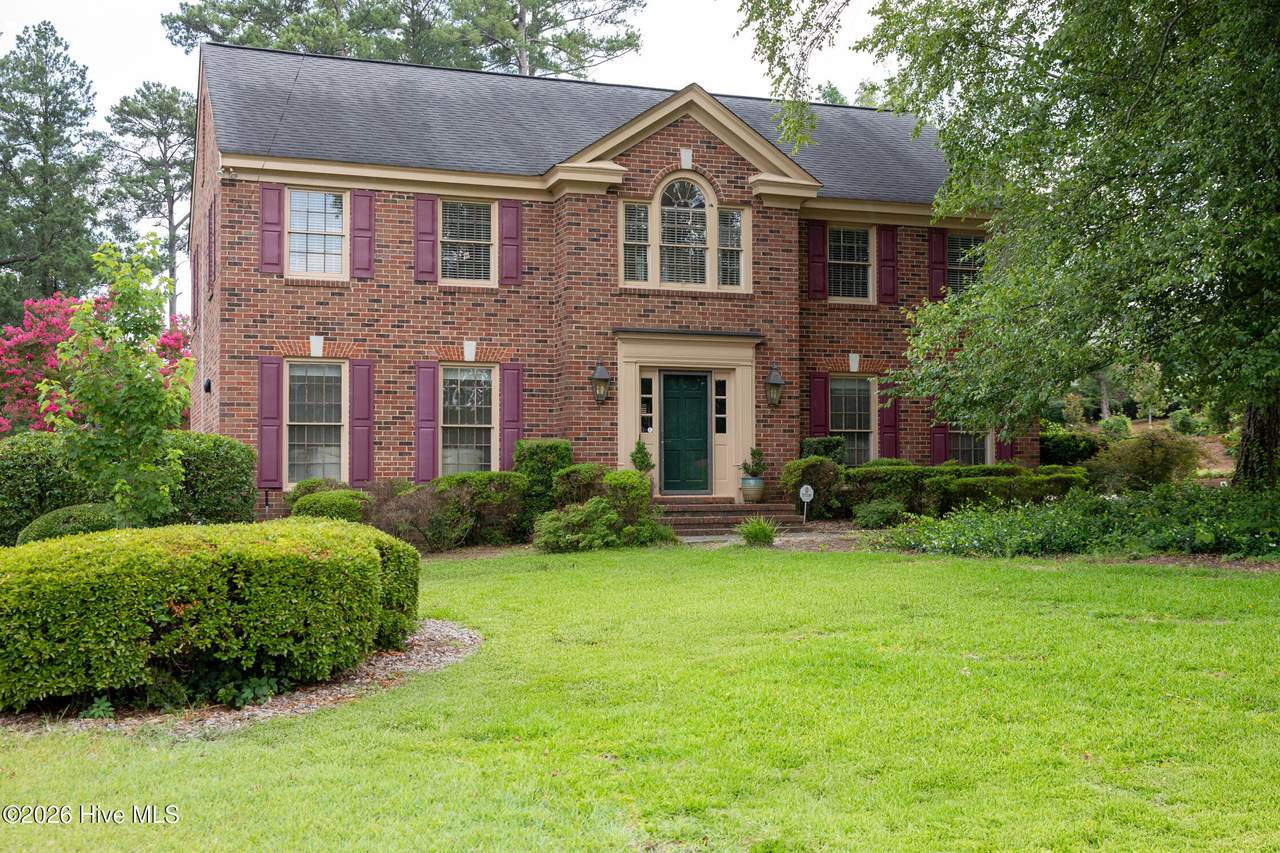 802 Carriage Court - Photo 1