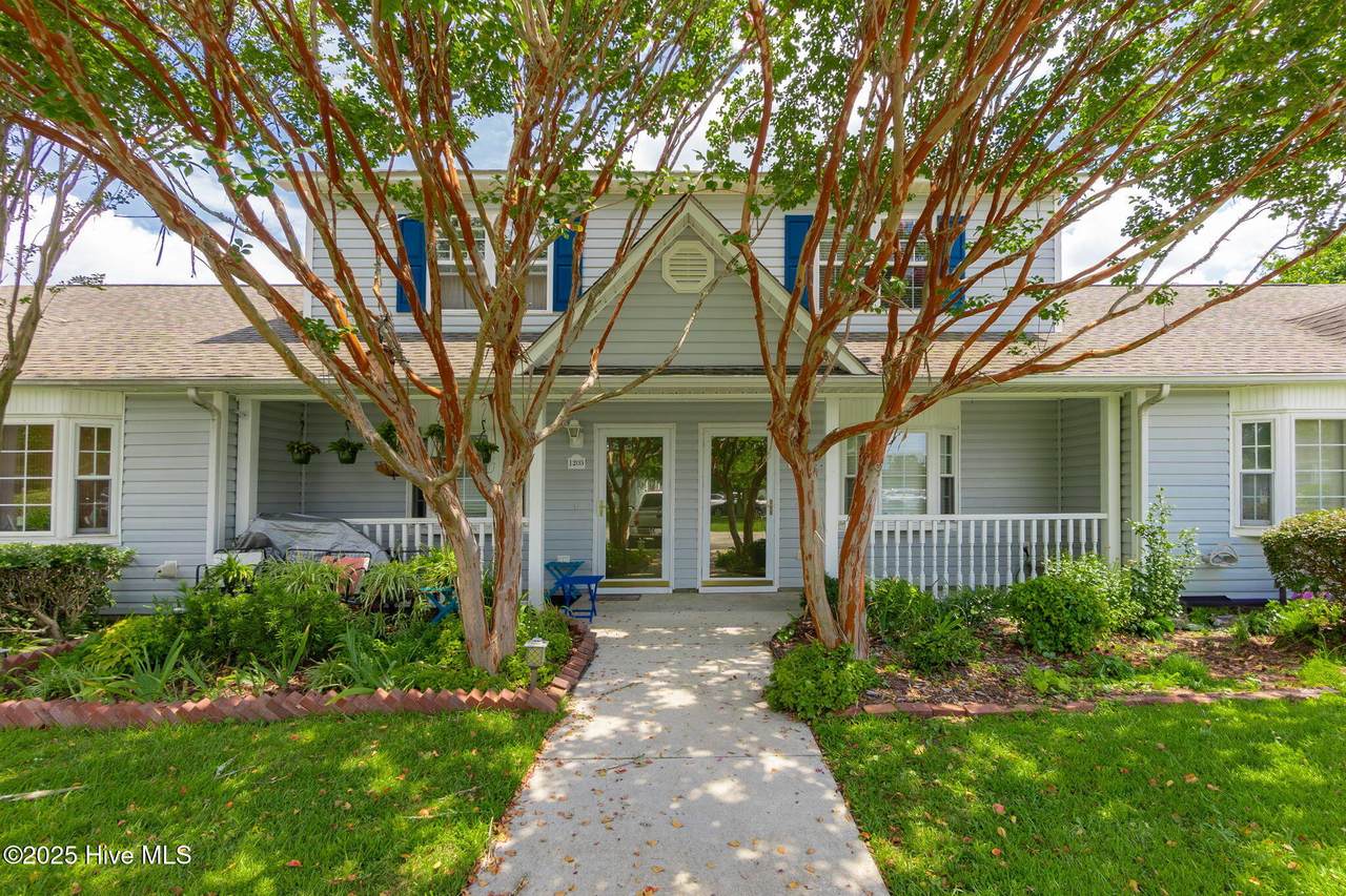 1202 Courtyard - Photo 1