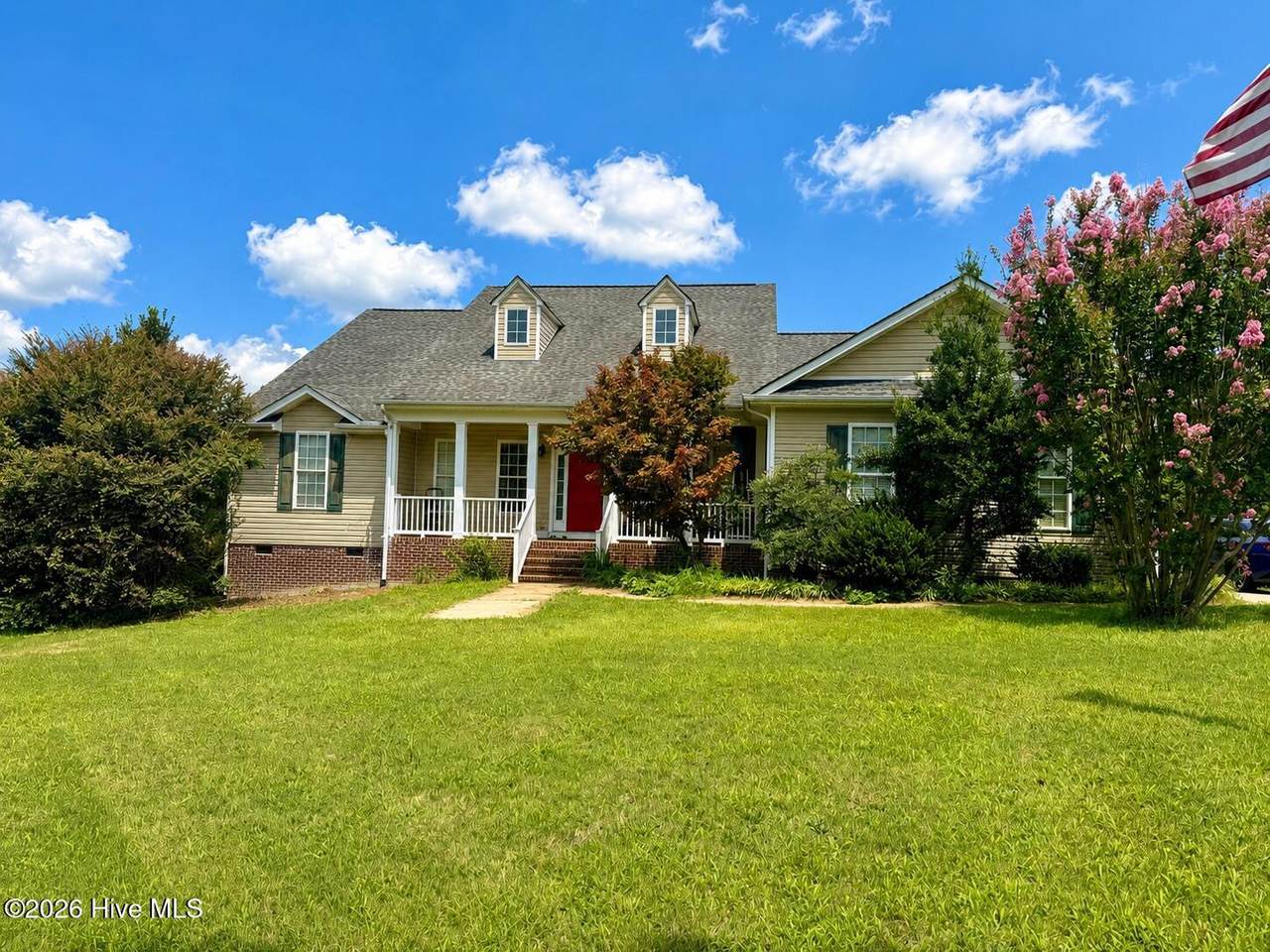 615 Summit Street - Photo 1