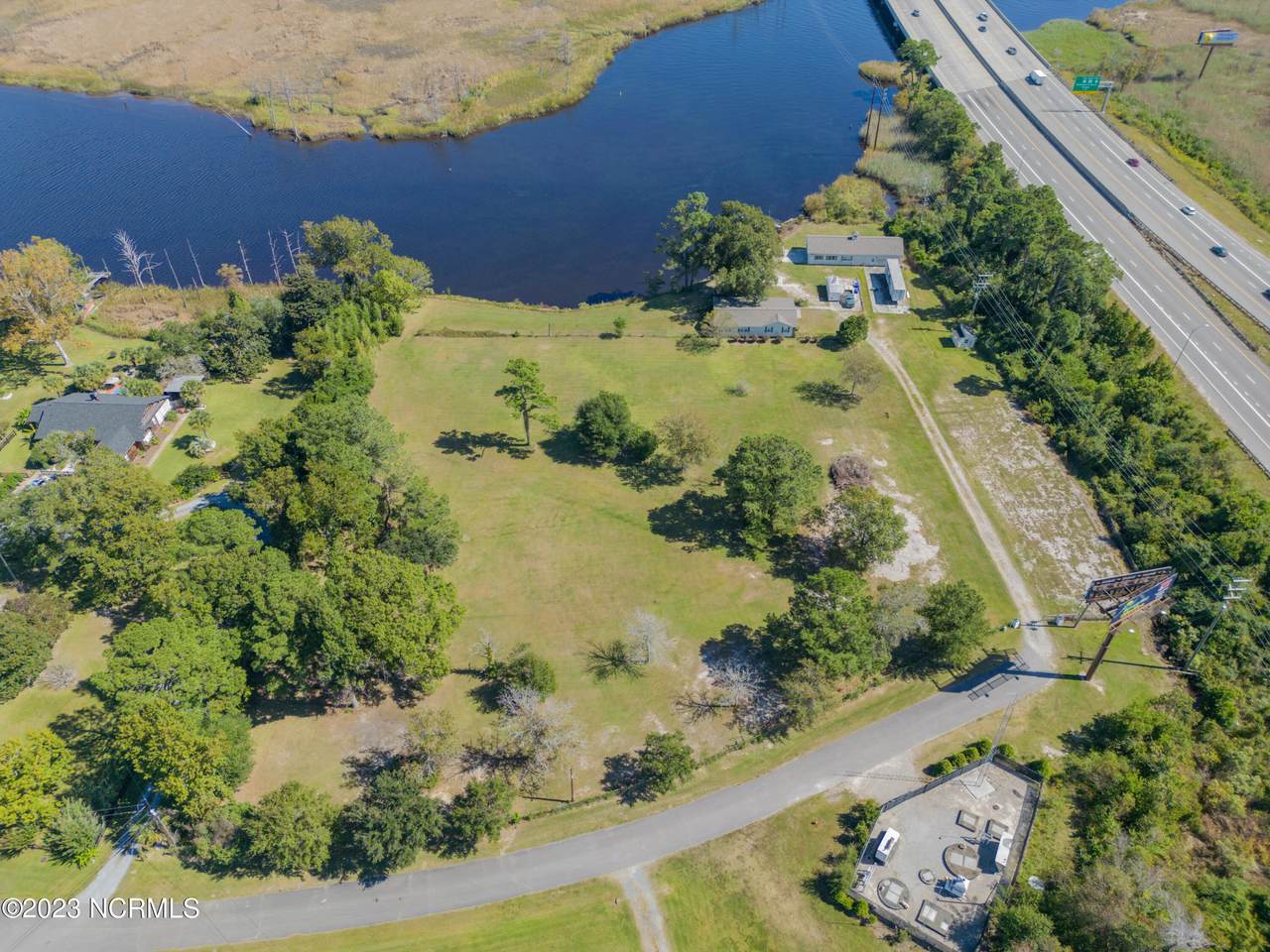 102 Riverview Drive - Photo 1