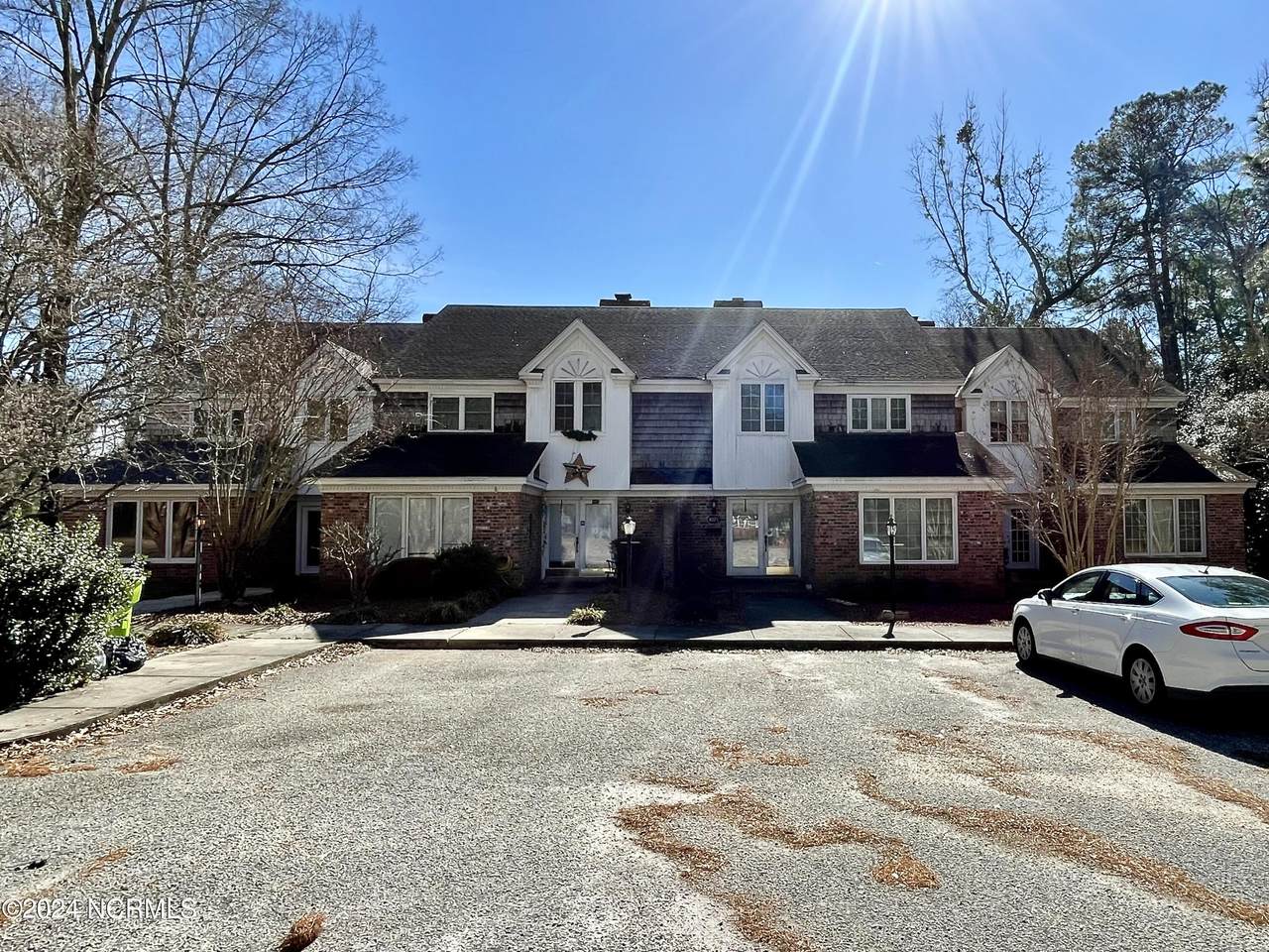 407 College Street - Photo 1